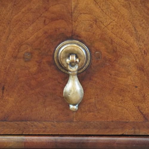 fig 5. Queen Anne walnut chest of drawers