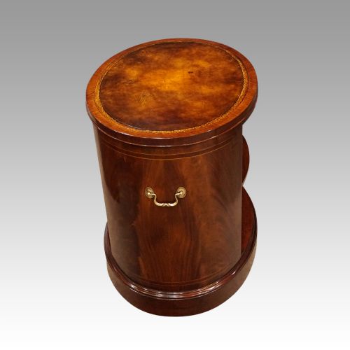 fig 5. 1930's oval mahogany centre table