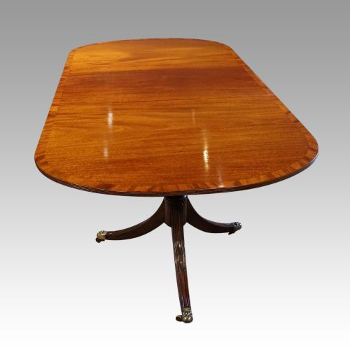 fig 6. George V mahogany pedestal dining table