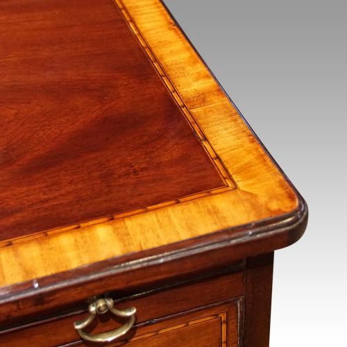fig 3. George III inlaid kneehole