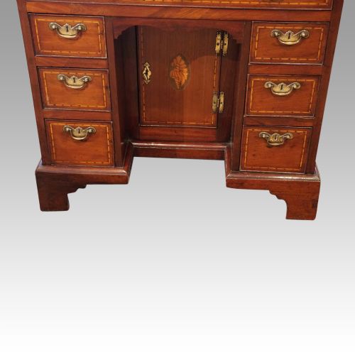 fig 5. George III inlaid kneehole