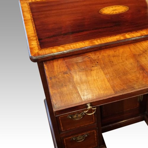 fig 7. George III inlaid kneehole