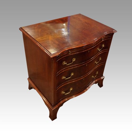 fig 1. 1930’s small serpentine chest