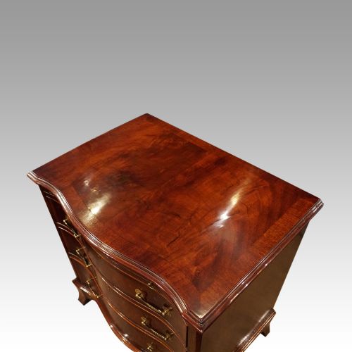 fig 4. 1930’s small serpentine chest