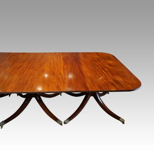 fig 3. George V mahogany 3 pillar dining table