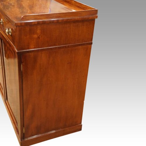 fig 4. Georgian mahogany linen press 
