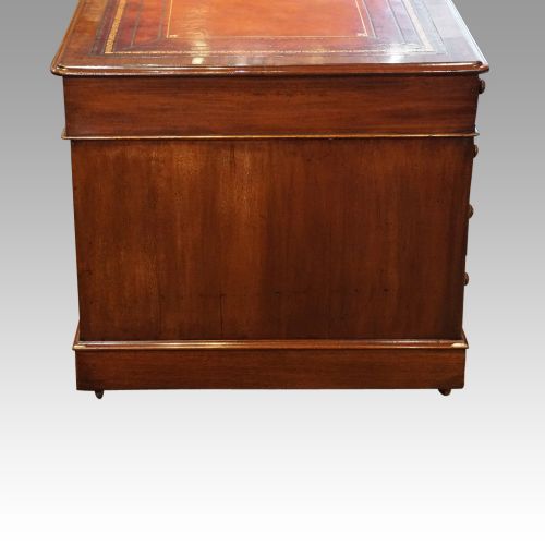 fig 6. Victorian mahogany pedestal desk 150cms
