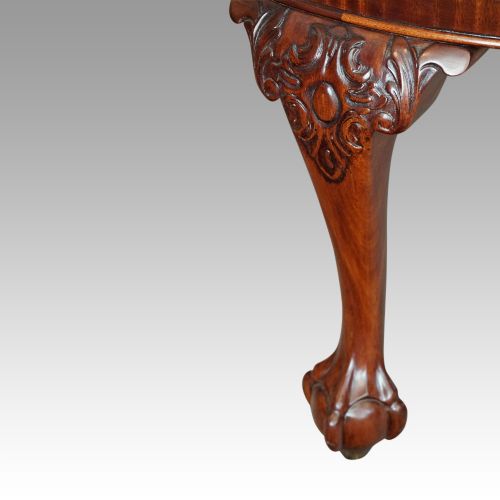 fig 4. Edwardian oval extending dining table