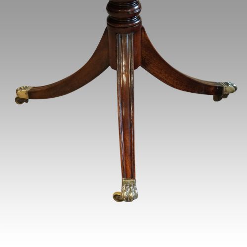 fig 3. George V mahogany pedestal dining table