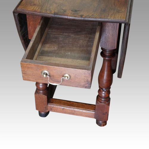 fig 5. Large oak Edwardian gateleg dining table