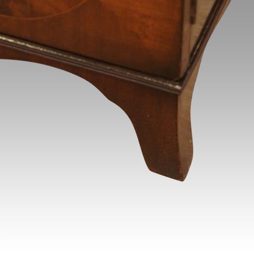 fig 4. George V mahogany waterfall bookcase
