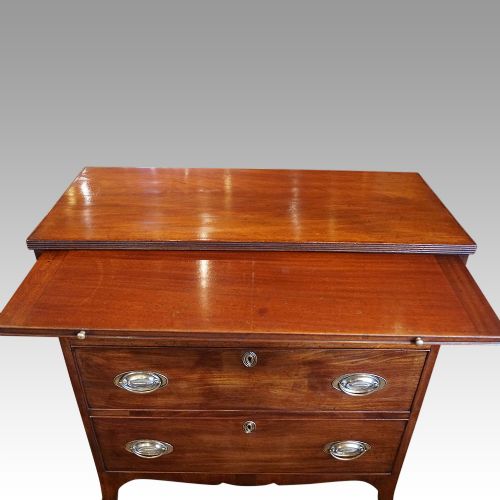 fig 4. George III mahogany chest with slide