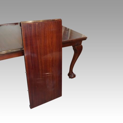 fig 2. Edwardian mahogany 8 seat dining table