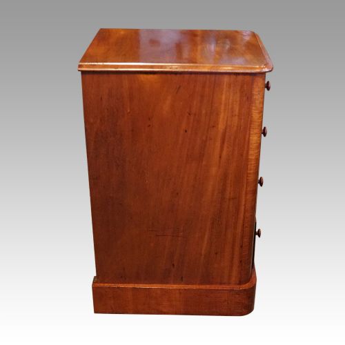 fig 5. Pair Victorian mahogany bedside chests