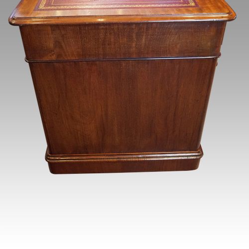 fig 9. Victorian pedestal desk