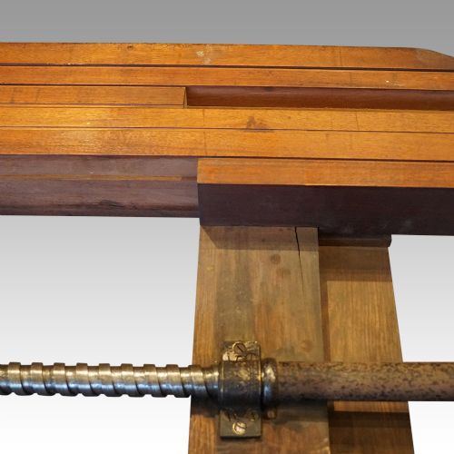 fig 4. Edwardian circular extending dining table