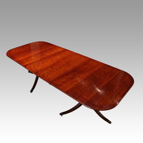 fig 7. Georgian style mahogany extending dining table