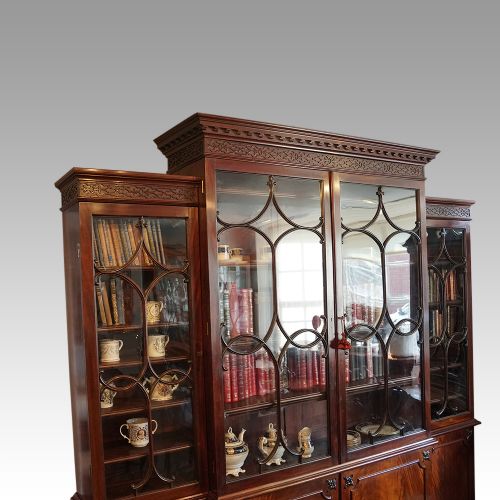 fig 2. George III mahogany breakfront bookcase