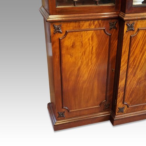 fig 6. George III mahogany breakfront bookcase