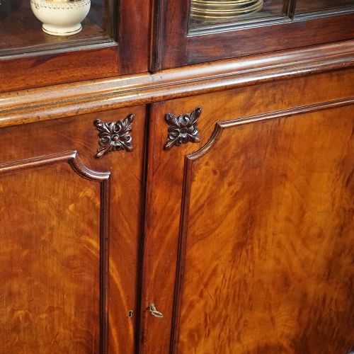 fig 7. George III mahogany breakfront bookcase