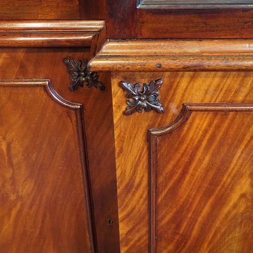 fig 8. George III mahogany breakfront bookcase