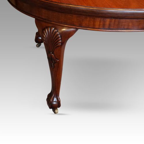 fig 4. Edwardian mahogany extending dining table