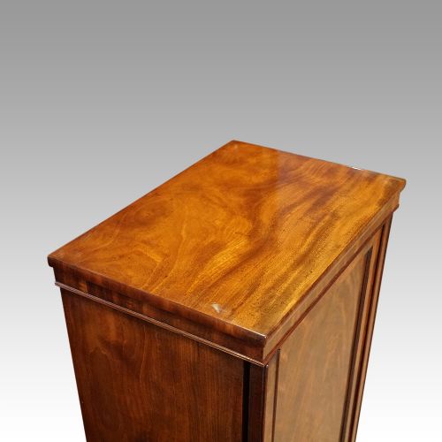 fig 5. George III mahogany side cabinet