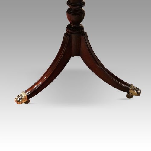 fig 2. George V mahogany 3 pedestal dining table