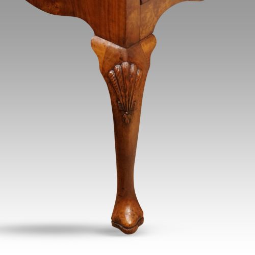 fig 6. Queen Anne style walnut dressing table