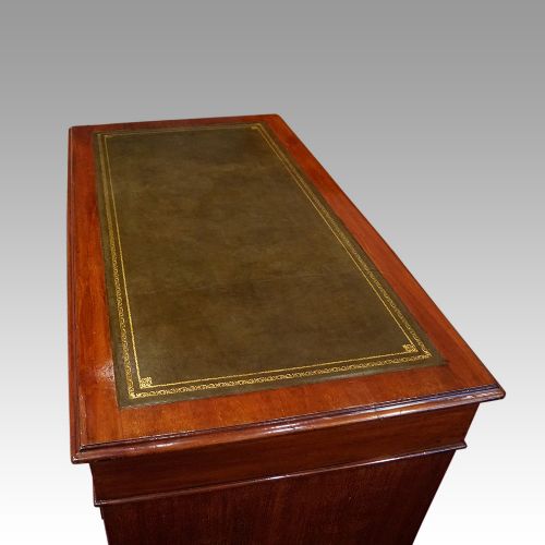 fig 2. Edwardian mahogany pedestal desk 122cms