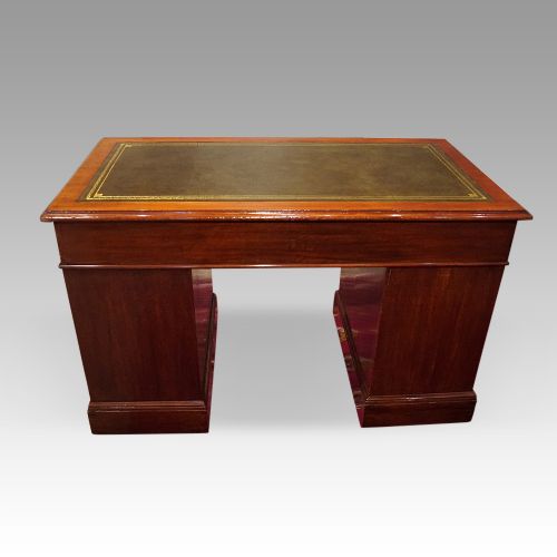 fig 4. Edwardian mahogany pedestal desk 122cms