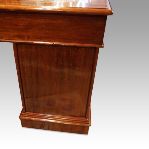 fig 2. Victorian mahogany pedestal desk 153cms