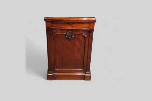 fig 3. William IV mahogany collectors estate cabinet