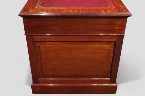 EDWARDIAN MAHOGANY PANELLED PEDESTAL DESK - ADDITIONAL PHOTO 3