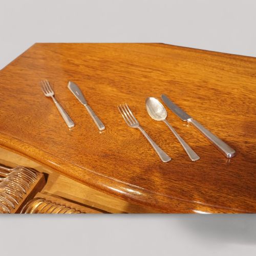 fig 6. George VI canteen of Elkington & co cutlery
