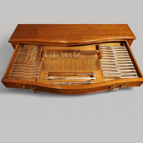 fig 10. George VI canteen of Elkington & co cutlery