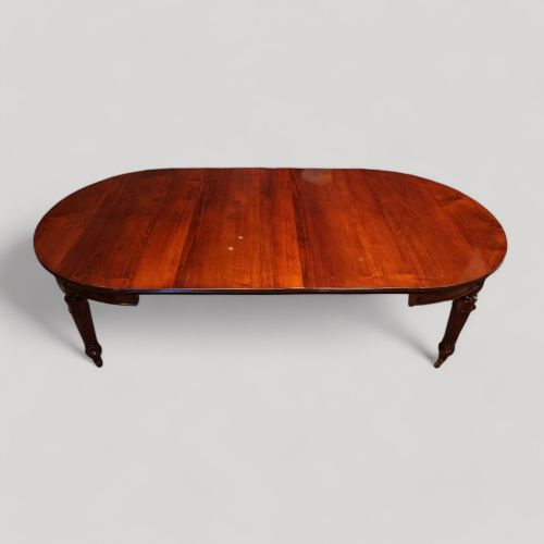 fig 2. Edwardian mahogany circular dining table