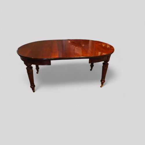 fig 3. Edwardian mahogany circular dining table