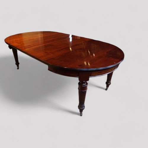 fig 4. Edwardian mahogany circular dining table