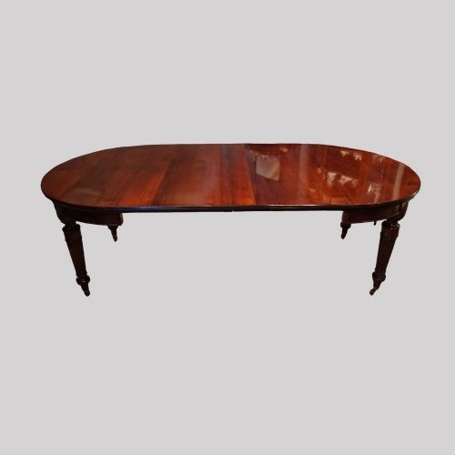 fig 7. Edwardian mahogany circular dining table