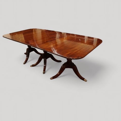 fig 8. Georgian mahogany 3 pillar dining table