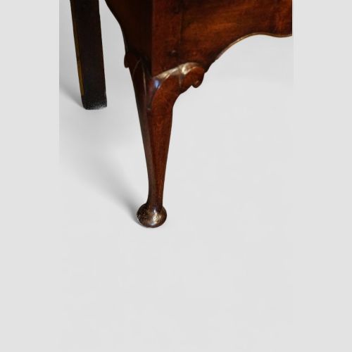 fig 9. Fine Georgian Oak Cabriole Leg Dresser Base, Circa 1800