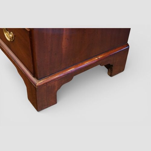 fig 1. George II mahogany bachelor’s chest