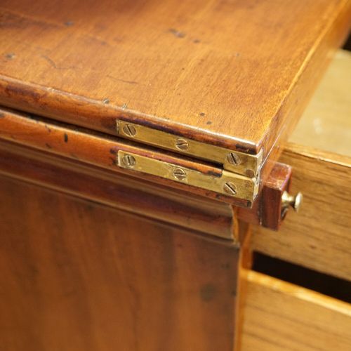 fig 3. George II mahogany bachelor’s chest