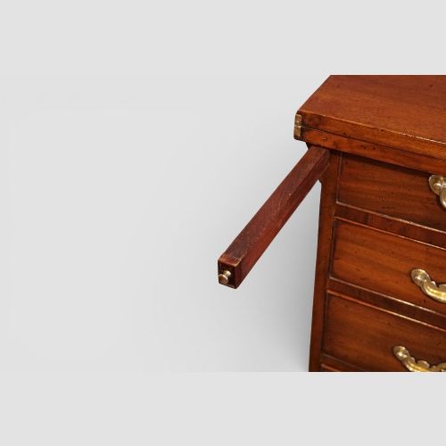 fig 5. George II mahogany bachelor’s chest