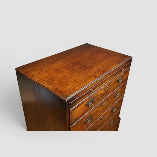 GEORGE I STYLE WALNUT CHEST OF DRAWERS - ADDITIONAL PHOTO 1
