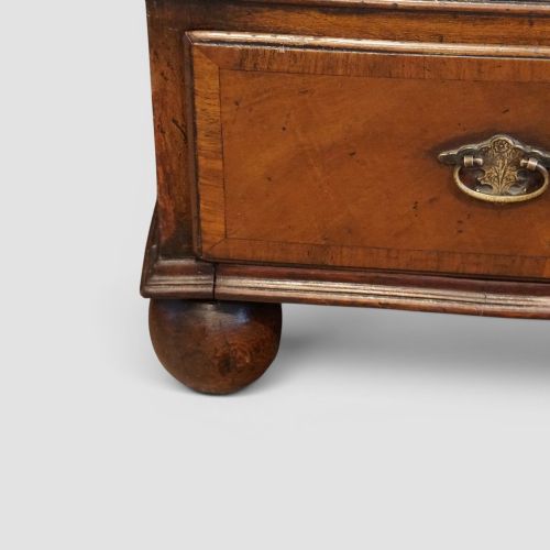 GEORGE I STYLE WALNUT CHEST OF DRAWERS - ADDITIONAL PHOTO 2
