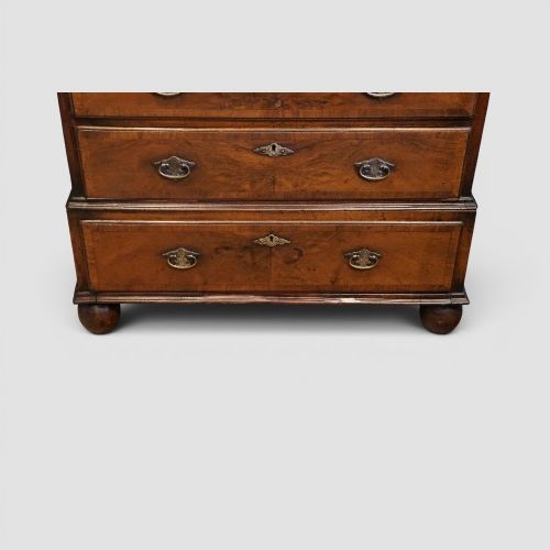 GEORGE I STYLE WALNUT CHEST OF DRAWERS - ADDITIONAL PHOTO 3