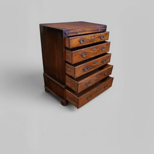 GEORGE I STYLE WALNUT CHEST OF DRAWERS - ADDITIONAL PHOTO 5