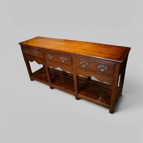 19TH CENTURY OAK DRESSER BASE WITH POT BOARD AND THREE DRAWERS - ADDITIONAL PHOTO 1
